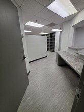 4102 Woodlawn Ave, Pasadena, TX for lease Interior Photo- Image 1 of 11