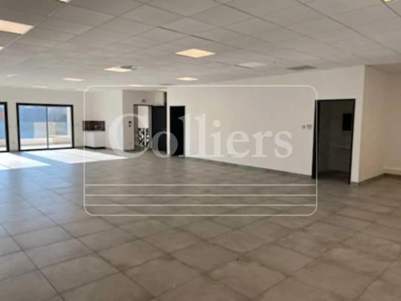 Flex in Bouc-Bel-Air for lease - Interior Photo - Image 3 of 5