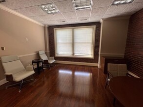 1108 3rd Ave, Huntington, WV for lease Interior Photo- Image 1 of 10