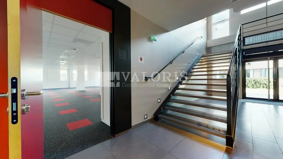 Office in Lyon for sale Interior Photo- Image 1 of 9
