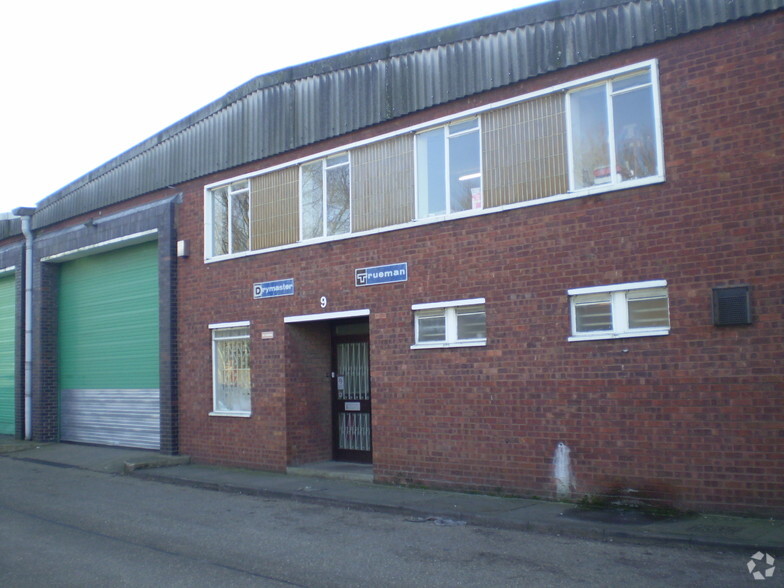 Osier Way, Aylesbury for lease - Building Photo - Image 2 of 3