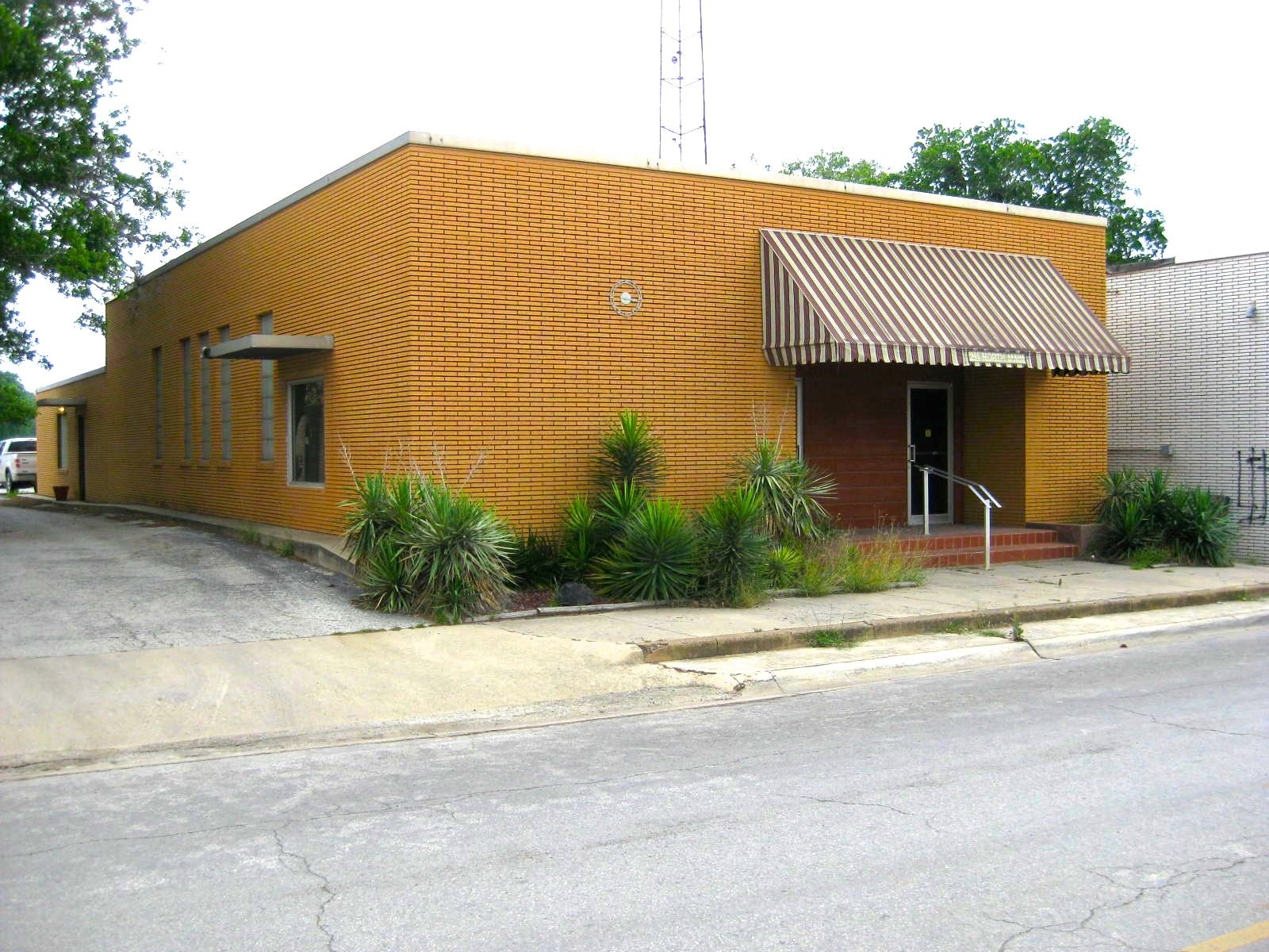 211 N Main St, Pleasanton, TX for sale Building Photo- Image 1 of 1