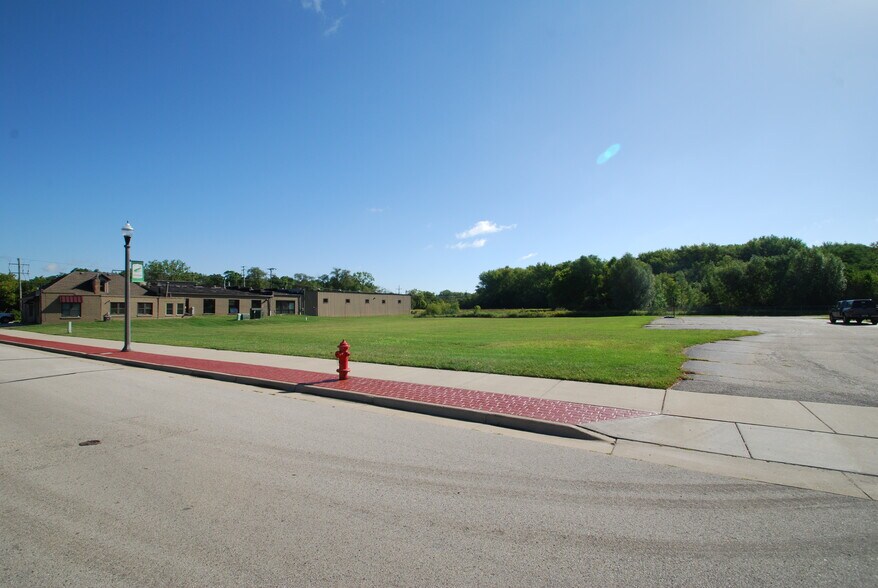 N Main St, Dousman, WI 53118