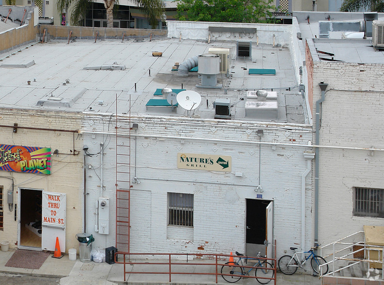 566 E Main St, Ventura, CA for lease - Building Photo - Image 3 of 4