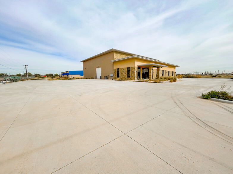 311 Chevrolet ave, Andrews, TX for lease - Building Photo - Image 2 of 23