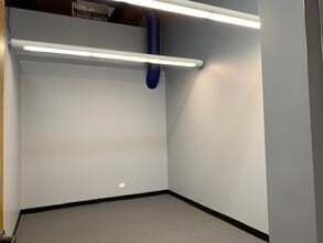 500 Coventry Ln, Crystal Lake, IL for lease Building Photo- Image 2 of 6