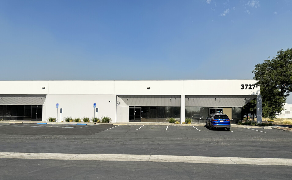 3727 Metro Dr, Stockton, CA for lease - Building Photo - Image 2 of 7