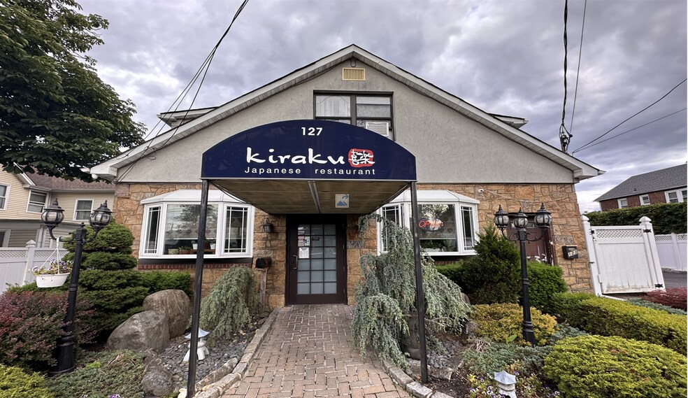 123-127 Glen Head Rd, Glen Head, NY for sale - Building Photo - Image 1 of 1