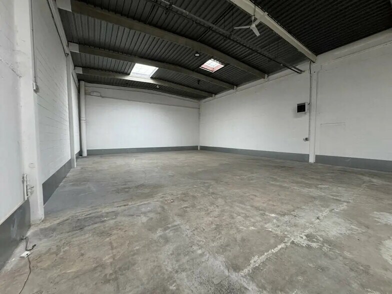 Flex in Torcy for lease - Interior Photo - Image 3 of 8