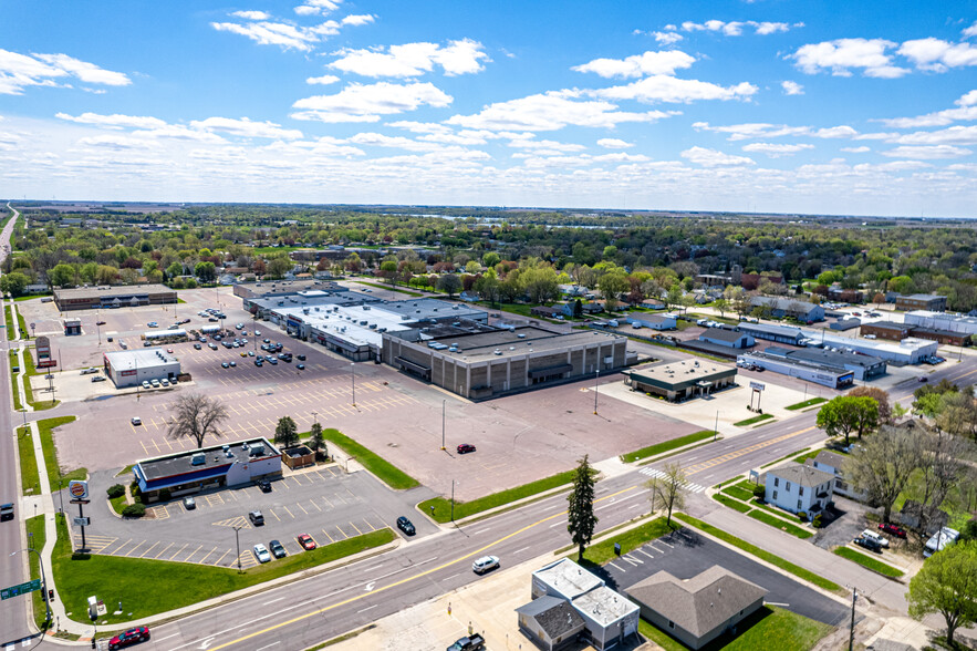 308 S State St, Fairmont, MN for sale - Building Photo - Image 3 of 14