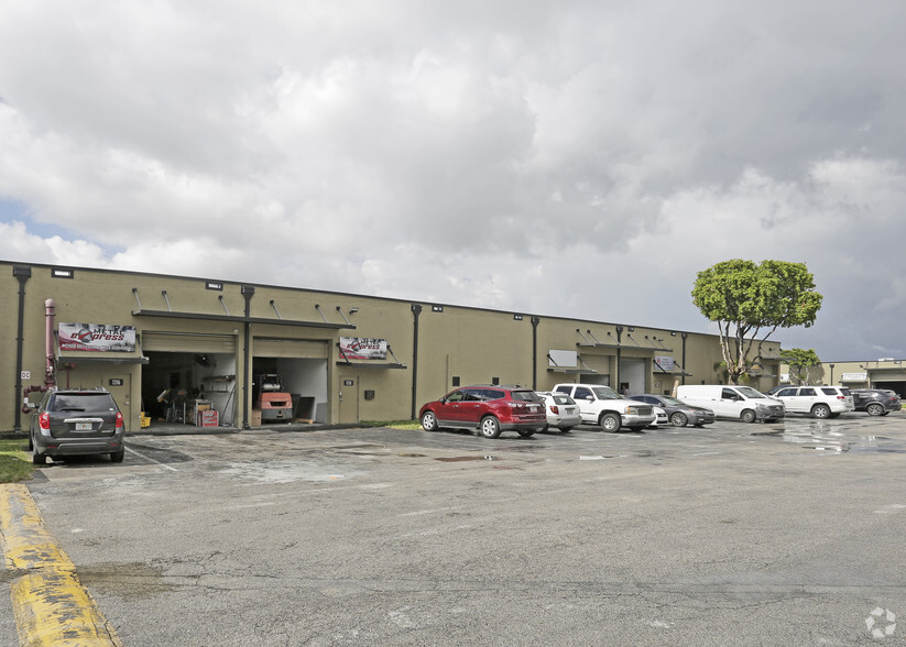 7208-7224 NW 25th St, Miami, FL for lease - Building Photo - Image 3 of 7