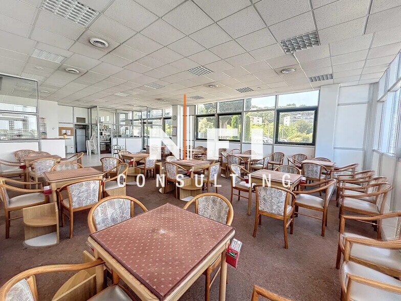 Office in Villeneuve-Loubet for lease - Interior Photo - Image 2 of 7