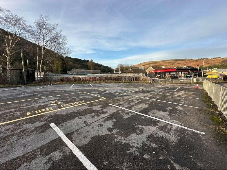 2 Rigwell Way, Tonypandy for lease - Primary Photo - Image 1 of 1