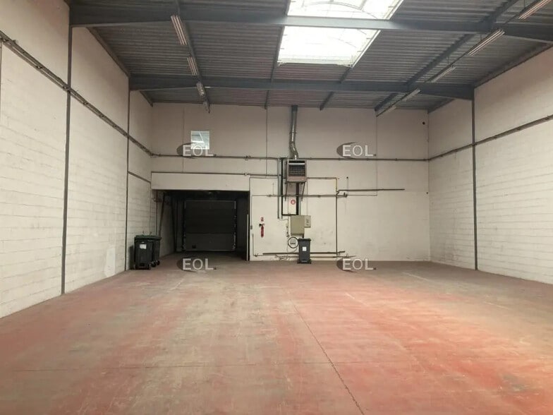 Flex in Villejuif for lease - Building Photo - Image 2 of 8