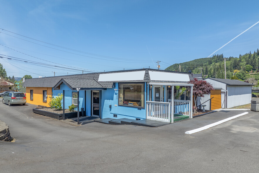 97 SE Conyers St, Clatskanie OR - Drive Through Restaurant