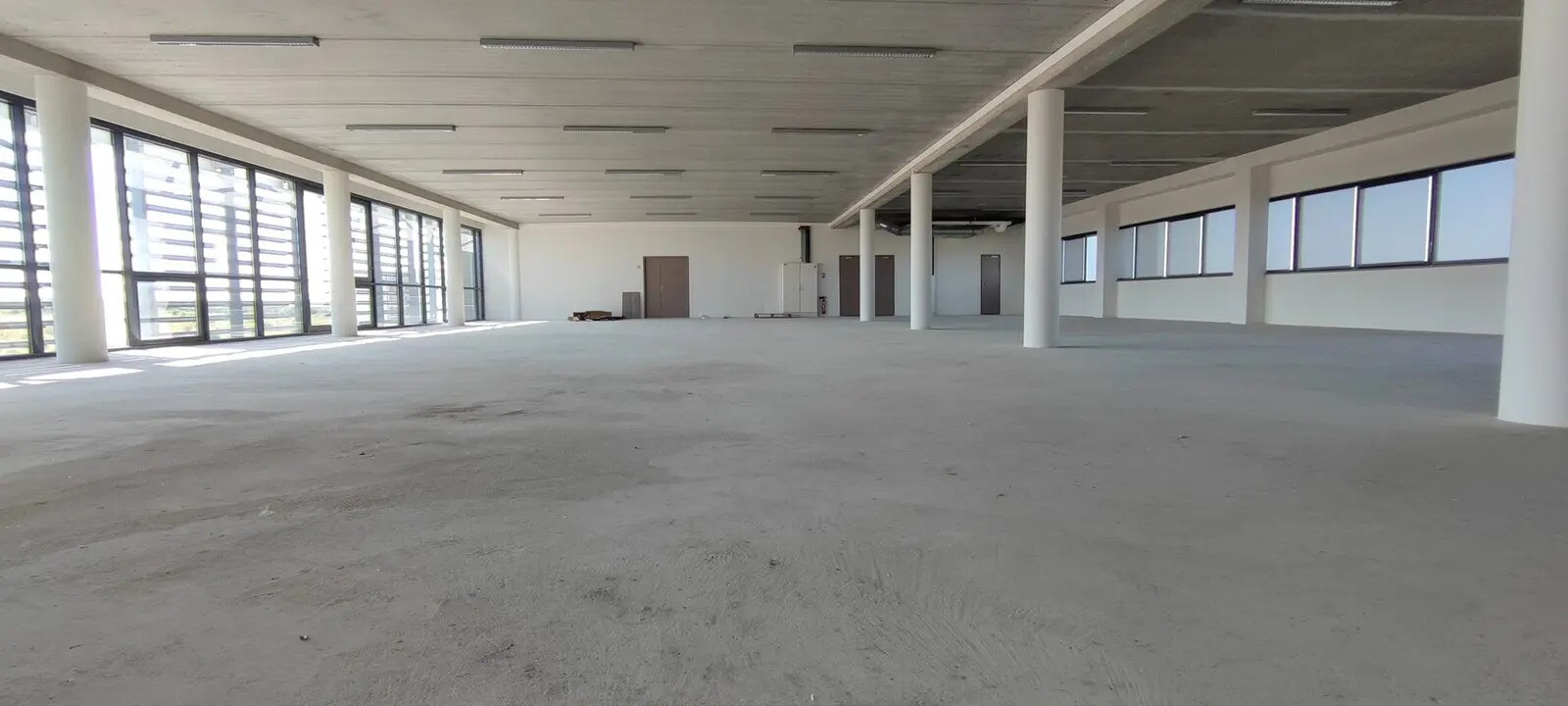 6 Avenue De Shenzhen, Chasseneuil-du-Poitou for lease Interior Photo- Image 1 of 14