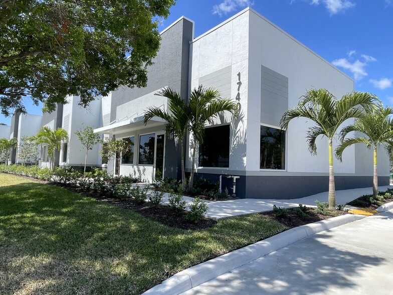 1740 E Tiffany Dr, Mangonia Park, FL for lease - Building Photo - Image 1 of 5