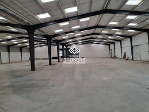 Flex in Angerville for lease Interior Photo- Image 2 of 3
