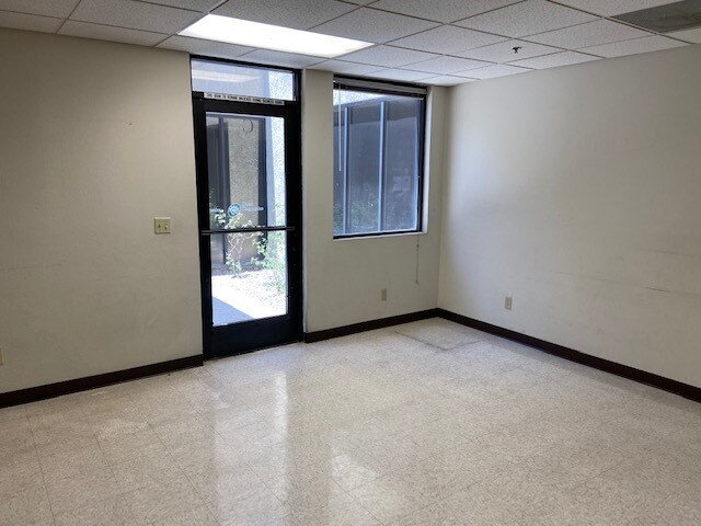 15462 Main St, Hesperia, CA for lease - Interior Photo - Image 3 of 6