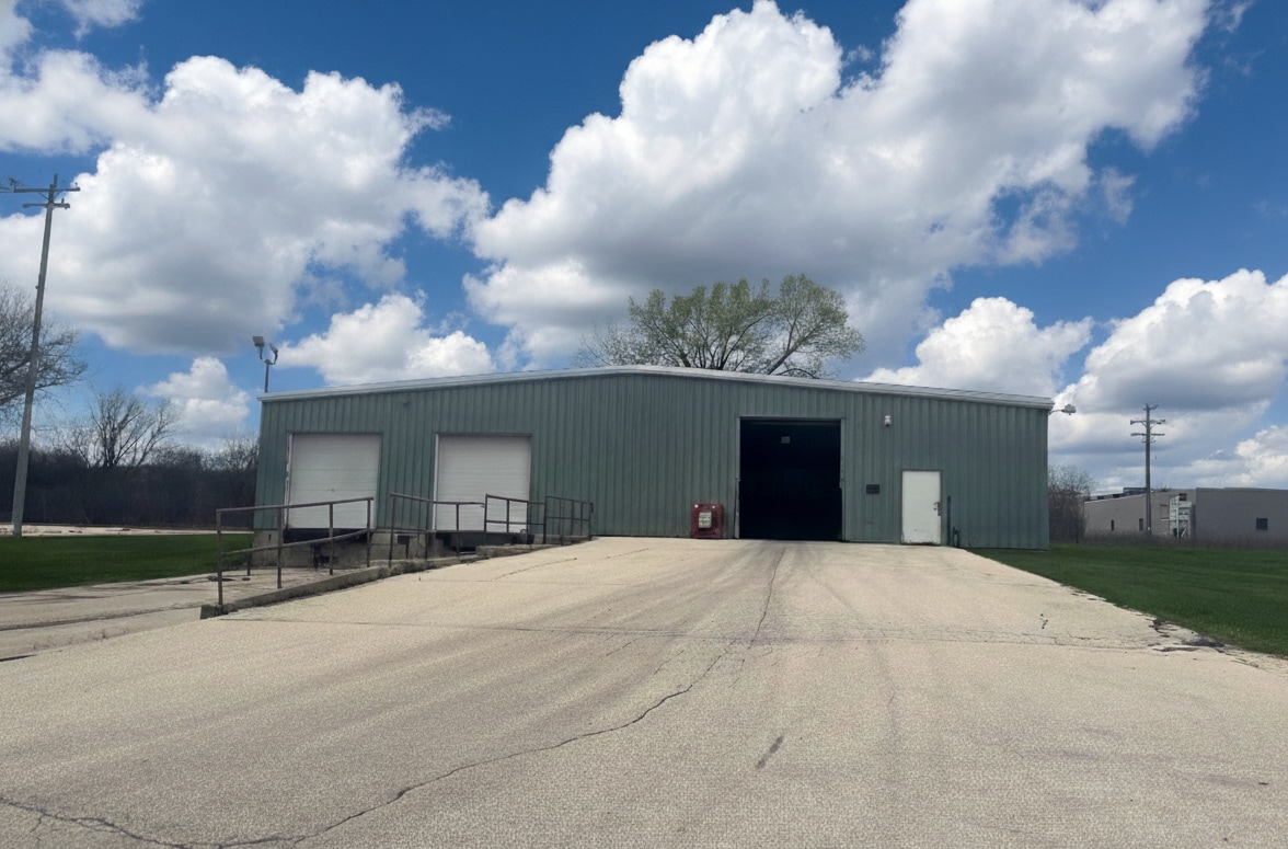 9009 N 51st St, Brown Deer, WI for sale Interior Photo- Image 1 of 2
