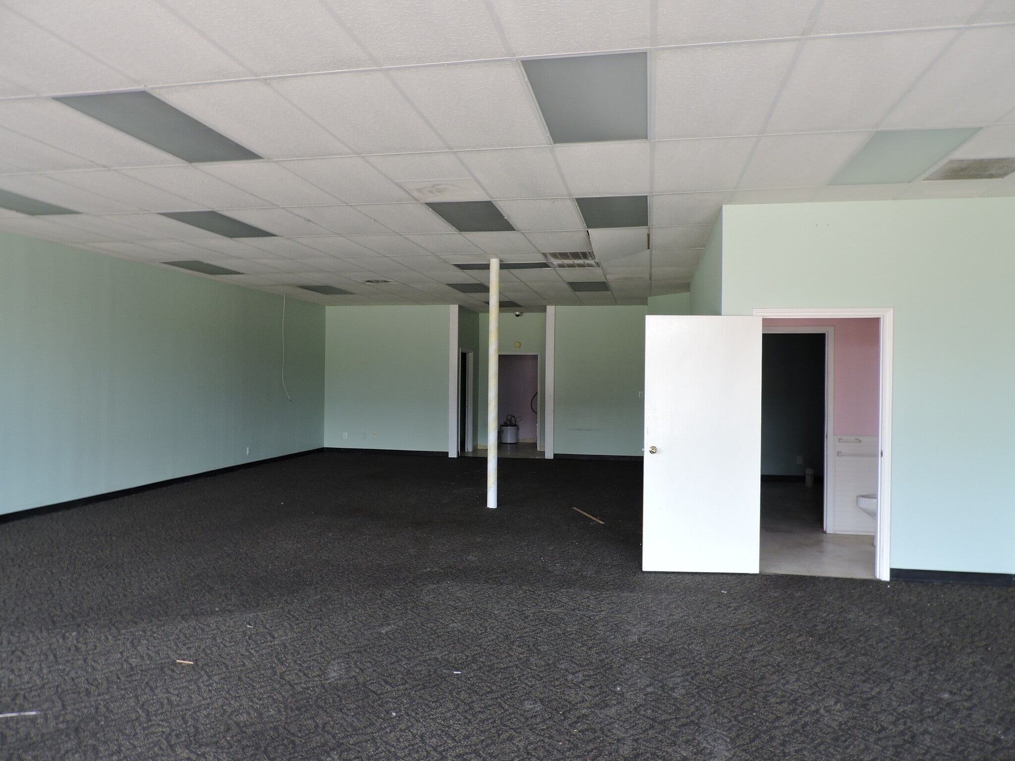 407 W Baker Rd, Baytown, TX for lease Interior Photo- Image 1 of 2