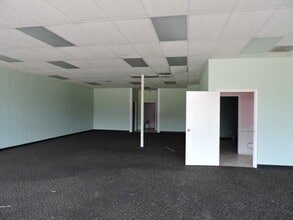 407 W Baker Rd, Baytown, TX for lease Interior Photo- Image 1 of 2