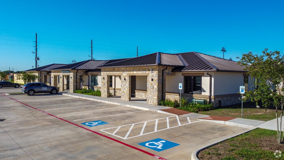 800 Bonaventure Way, Sugar Land, TX for sale - Primary Photo - Image 1 of 110