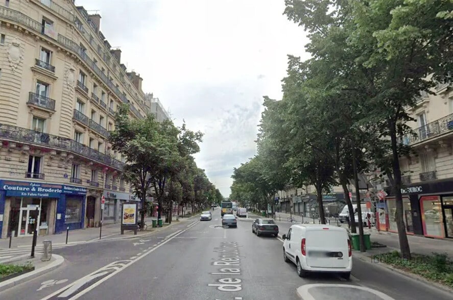 Retail in Paris for lease - Building Photo - Image 2 of 2