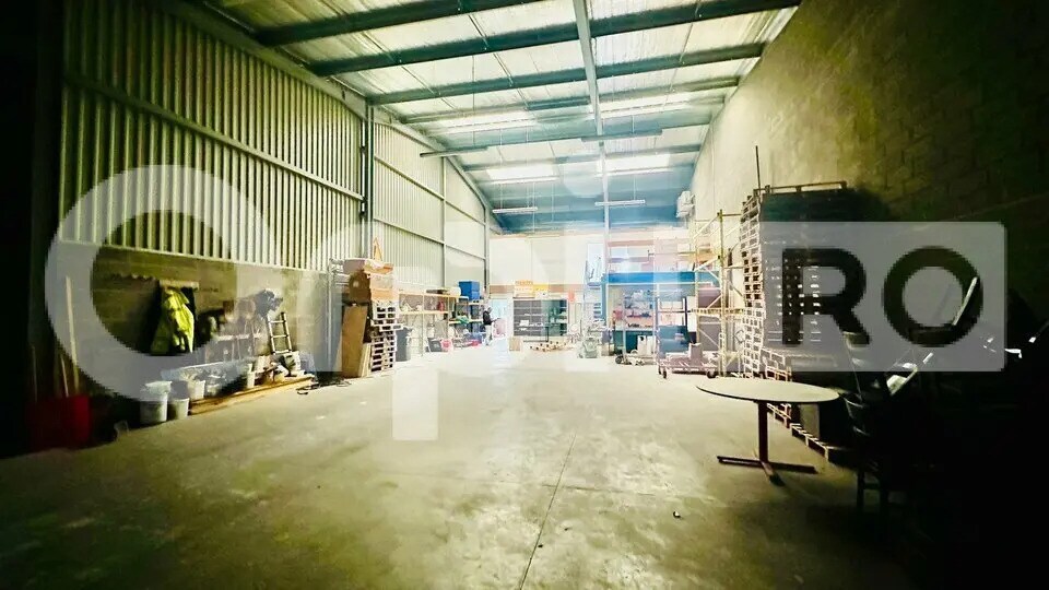 Flex in SAINT-JEAN-D'ILLAC for sale - Interior Photo - Image 2 of 4