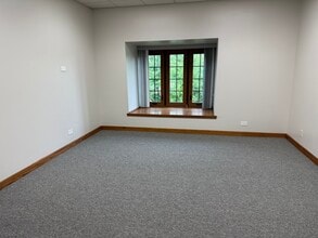 28085 N Ashley Cir, Libertyville, IL for lease Building Photo- Image 2 of 19