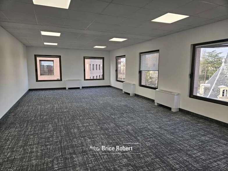 Office in Écully for lease - Interior Photo - Image 1 of 4