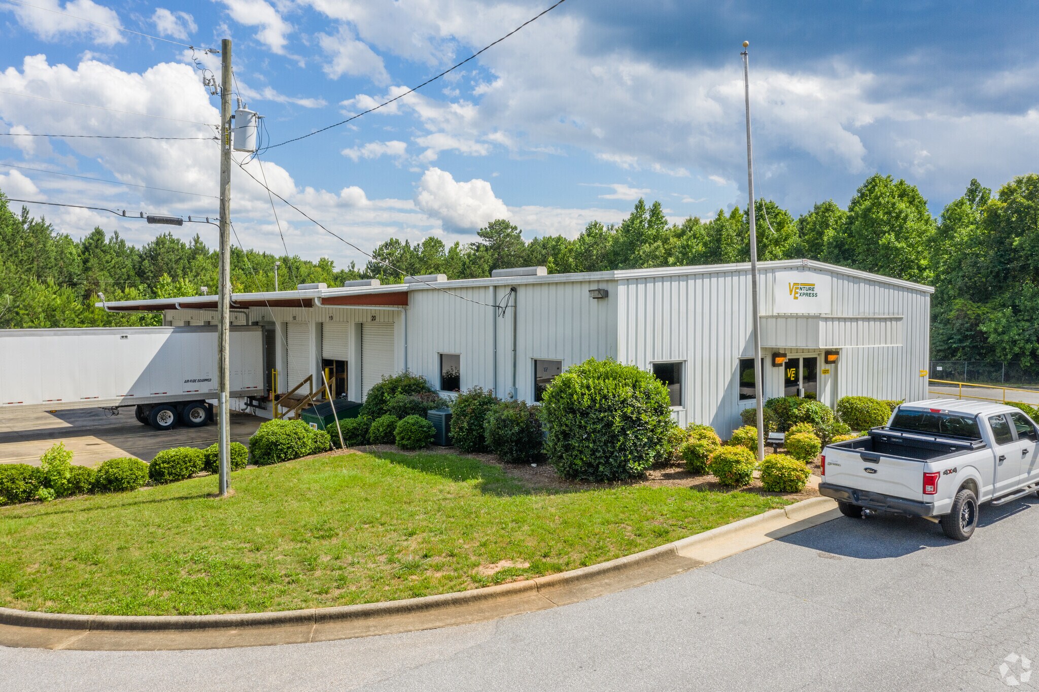 1701 N Uniroyal Rd, Opelika, AL for sale Primary Photo- Image 1 of 1