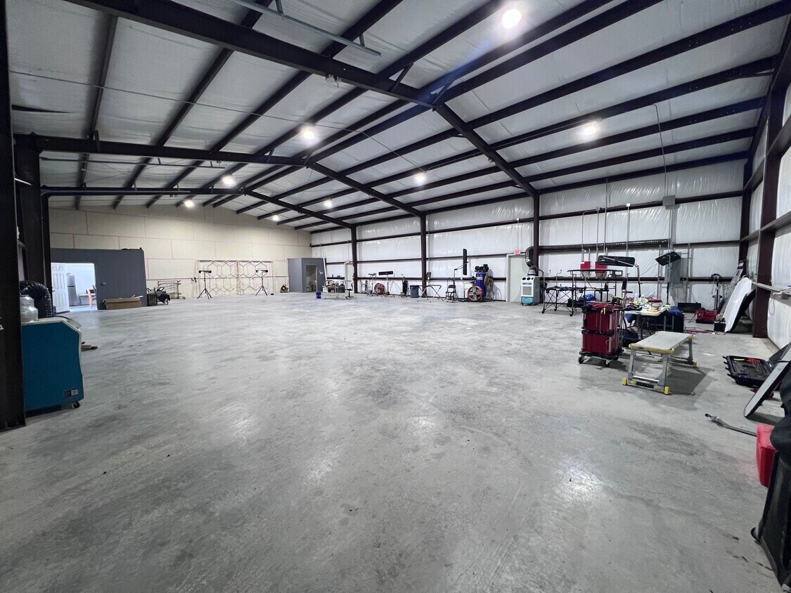 2170 Collins Rd, Denton, TX for lease Interior Photo- Image 1 of 1