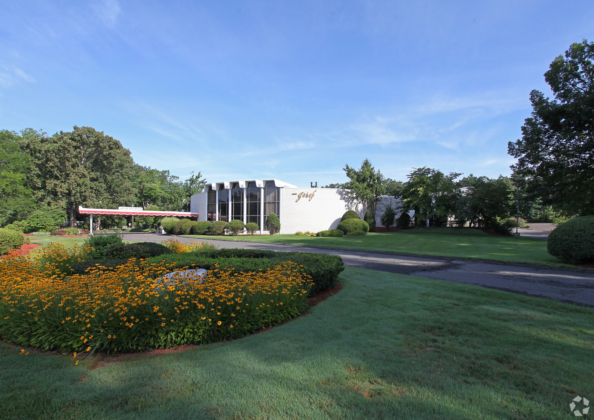 176 Shoemaker Ln, Agawam, MA 01001 Chez Josef Banquet & Event Hall