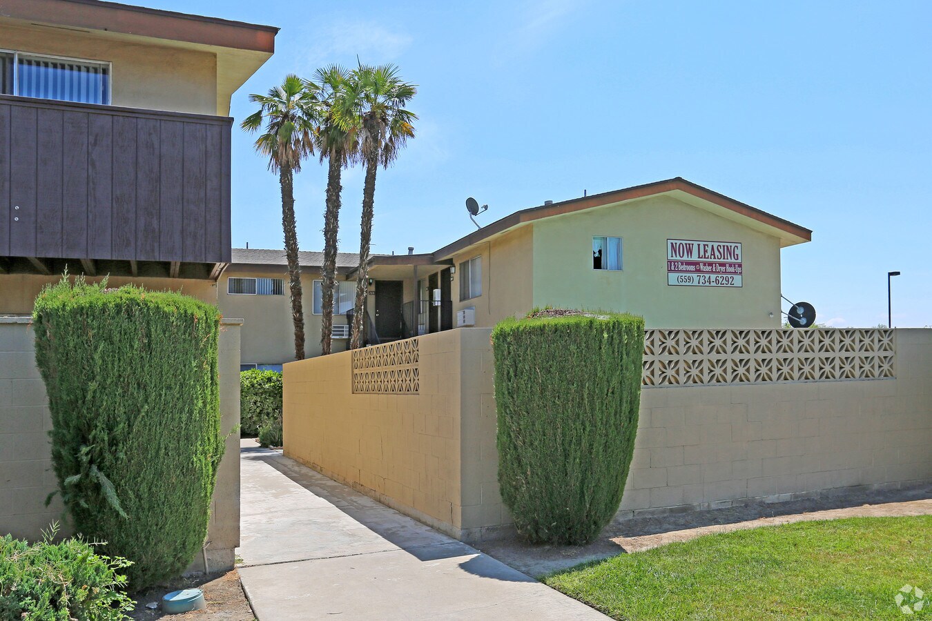 1124 S Shady Ln, Visalia, CA 93277