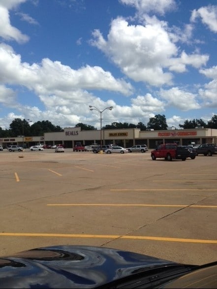 1025 E Loop 304, Crockett, TX for sale - Primary Photo - Image 1 of 1