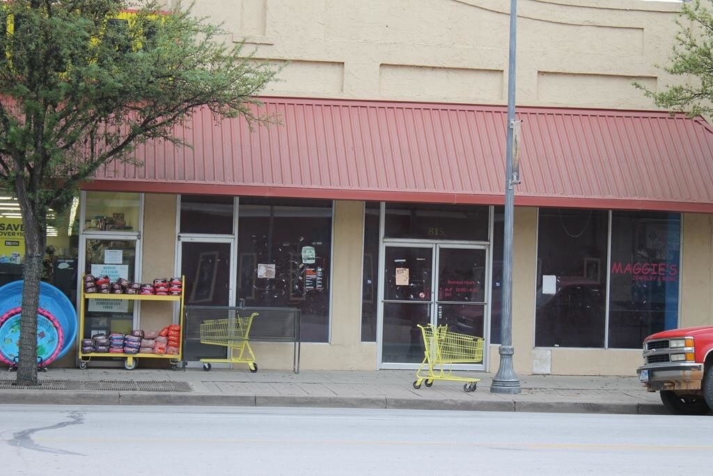 813 Hutchins Ave, Ballinger, TX 76821