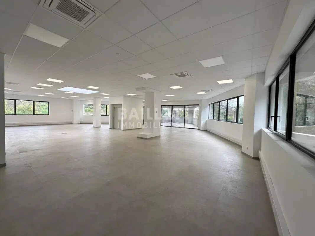 Office in La Colle-sur-Loup for lease Interior Photo- Image 1 of 9