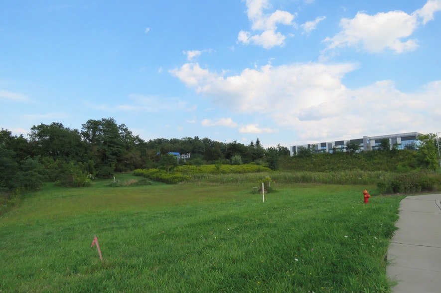 Ronda Ct, North Huntingdon, PA for lease - Building Photo - Image 2 of 8