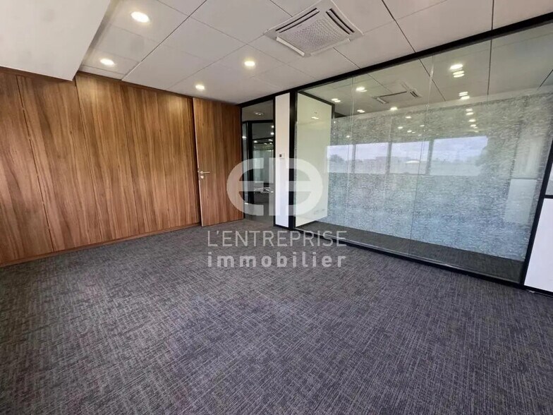 Office in Villeneuve-Loubet for lease - Interior Photo - Image 2 of 9