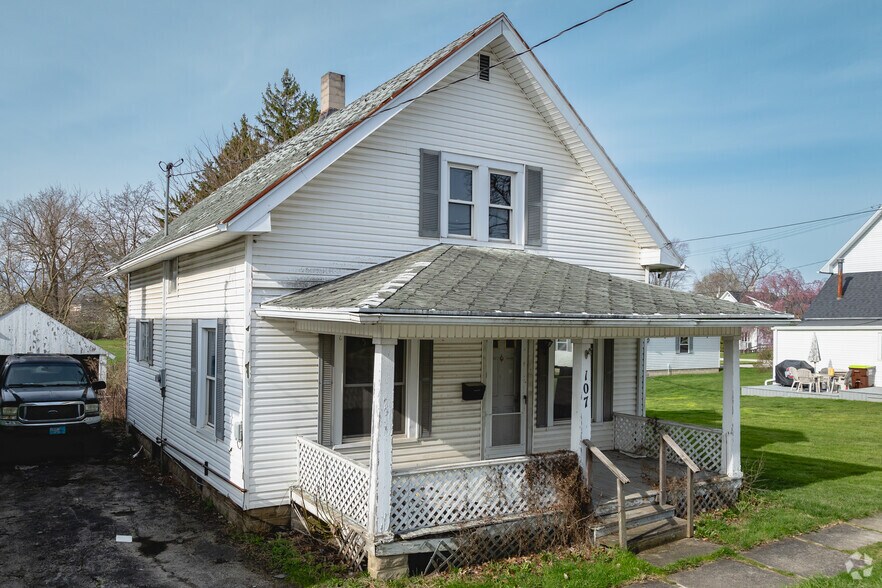 107 W College Ave, Woodville, OH 43469 - College | LoopNet