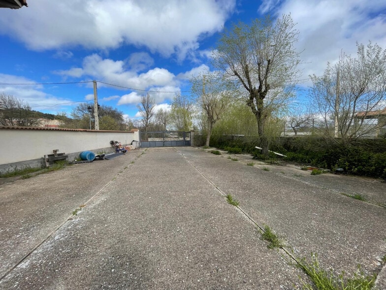 Avenida Juventud, 9, Muñogalindo, Ávila for sale - Building Photo - Image 3 of 14