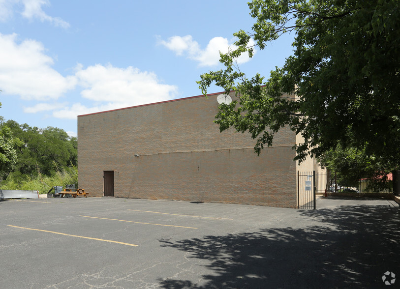 1009 40th St E, Austin, TX for lease - Building Photo - Image 3 of 3