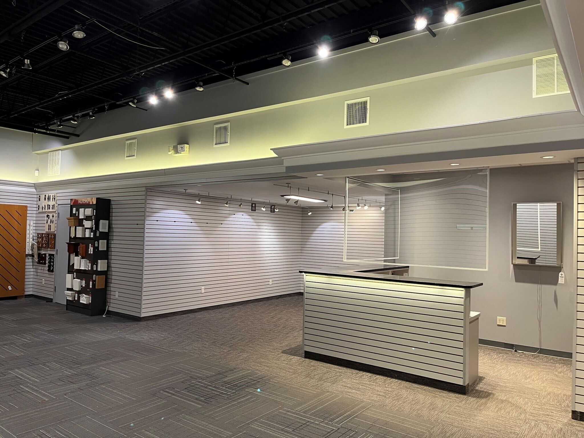 160 Brainard Rd, Hartford, CT 06114 Available for Lease or Sale