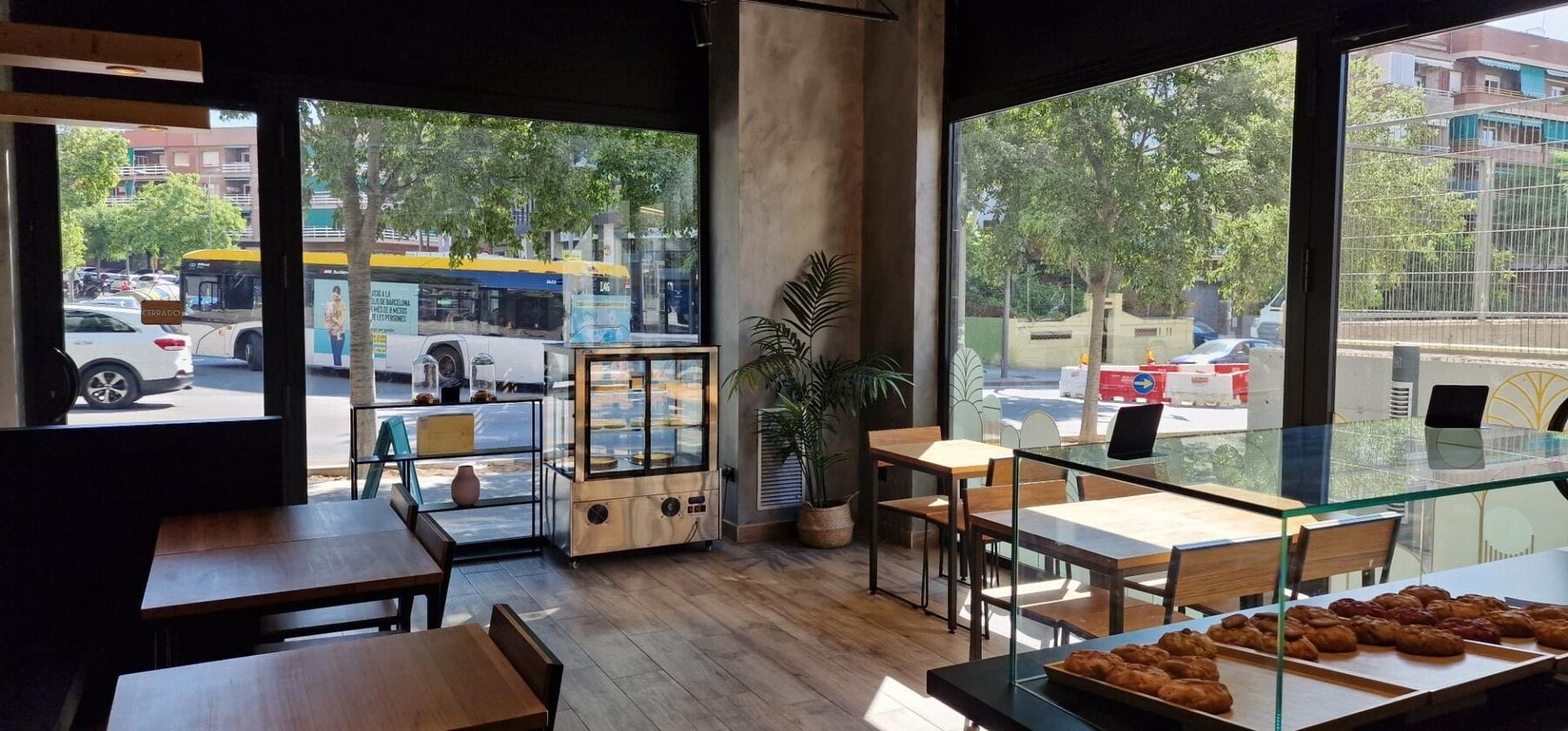 Cornellà de Llobregat, BAR 08940 - Unit - -  - Interior Photo - Image 1 of 16