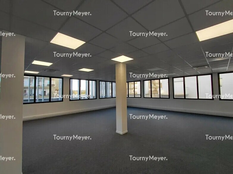 Office in Nantes for lease - Building Photo - Image 3 of 10