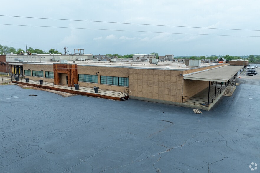 Golden Flake Drive Portfolio portfolio of 4 properties for sale on LoopNet.com - Primary Photo - Image 3 of 14