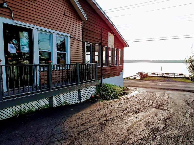 2554 Lower Lake Rd, Seneca Falls, NY, 13148 Restaurant Property For Sale