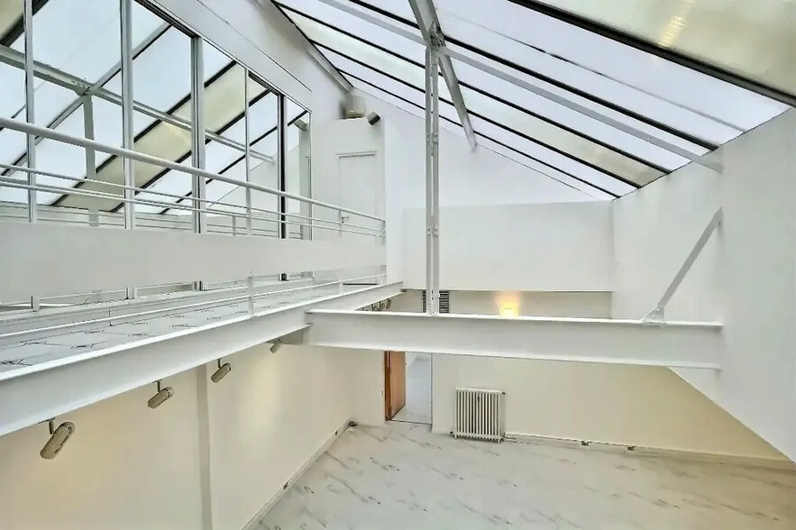 6 Bis Rue Emile Allez, Paris for sale - Interior Photo - Image 1 of 9