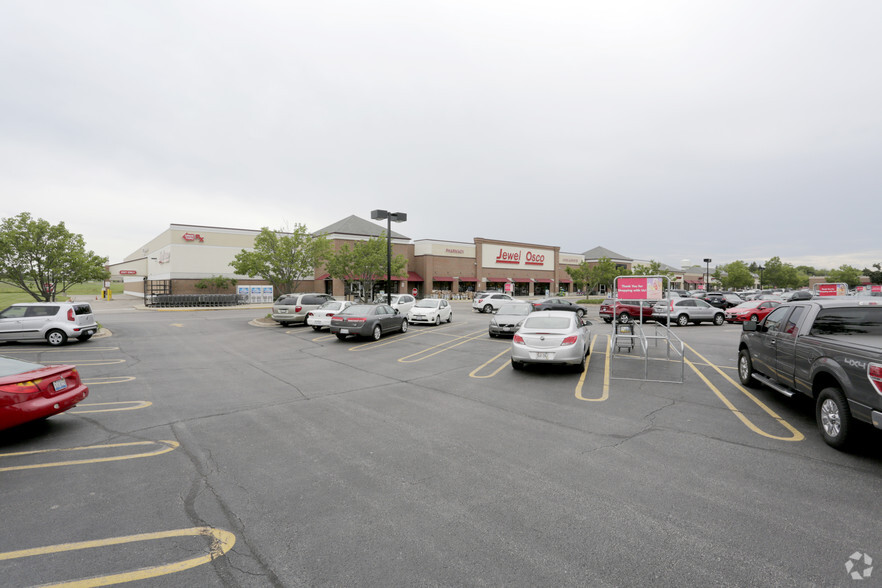 811-957 E Belvidere Rd, Grayslake, IL for lease - Building Photo - Image 2 of 6